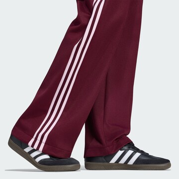 ADIDAS ORIGINALS regular Παντελόνι 'Classic' σε κόκκινο