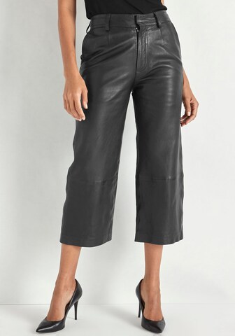 HECHTER PARIS Loose fit Pants in Black: front