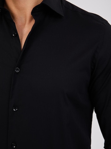 7Camicie - Ajuste estrecho Camisa de negocios 'Firenze Satin Man Shirt Black' en negro