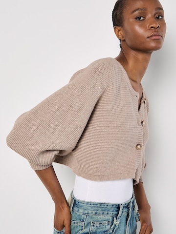 Cardigan ' ' Apricot en marron