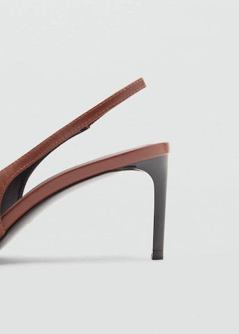 MANGO Slingpumps 'Ringo' in Braun