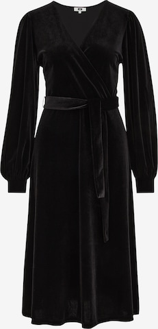 Rochie de la WE Fashion pe negru: față