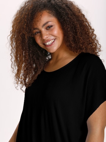 KAFFE CURVE - Blusa 'Ami Stanley' en negro