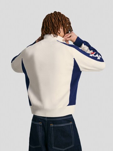 Bershka Pullover in Weiß