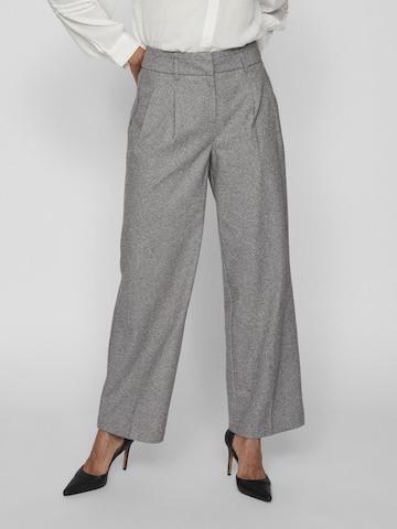 VILA - Pierna ancha Pantalón de pinzas 'Hyborn' en gris