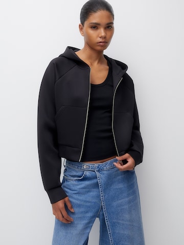 Veste de survêtement Pull&Bear en noir : devant