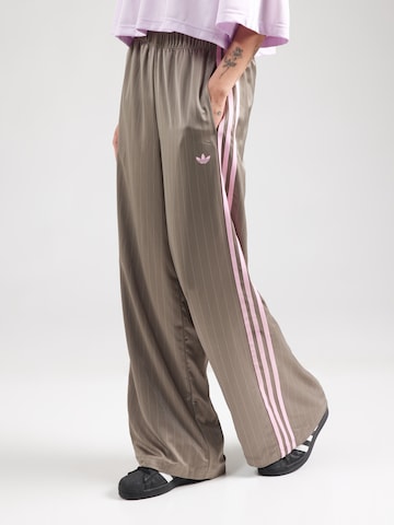 ADIDAS ORIGINALS Wide leg Trousers in Green: front