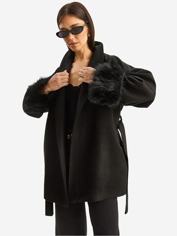 Cappotto di mezza stagione di Bianco Lucci in nero