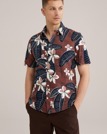WE Fashion Regular Fit Paita värissä punainen: etupuoli