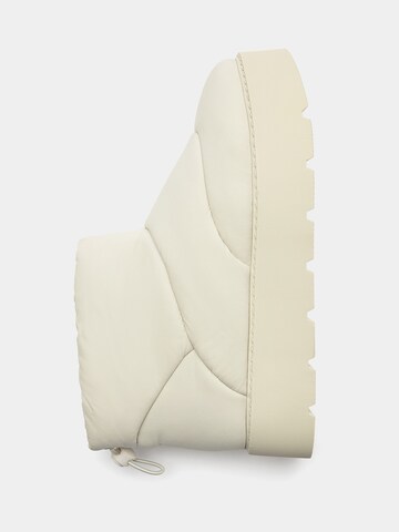 Pull&Bear Snowboots in Beige