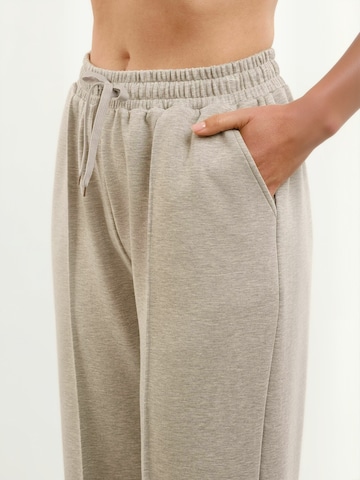 Regular Pantalon 'Henny' Liberte Essentiel en gris
