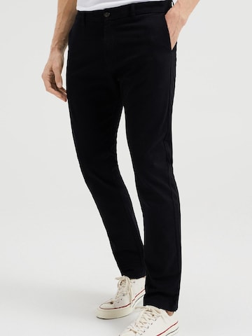 Coupe slim Pantalon chino WE Fashion en noir : devant