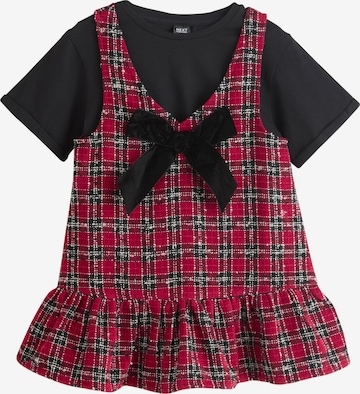 Next Setti värissä punainen: etupuoli