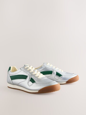 Next Låg sneaker i silver