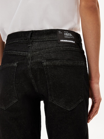 ARMEDANGELS Slimfit Jeans 'JAARI' in Zwart