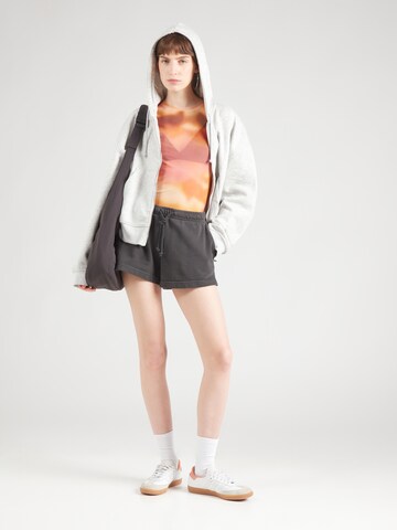 WEEKDAY Regular Pants 'Sussie' in Grey
