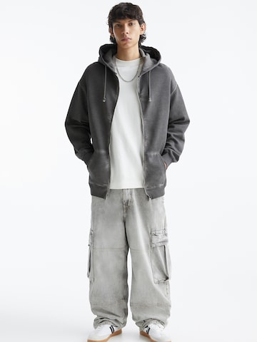 Loosefit Jeans cargo di Pull&Bear in grigio