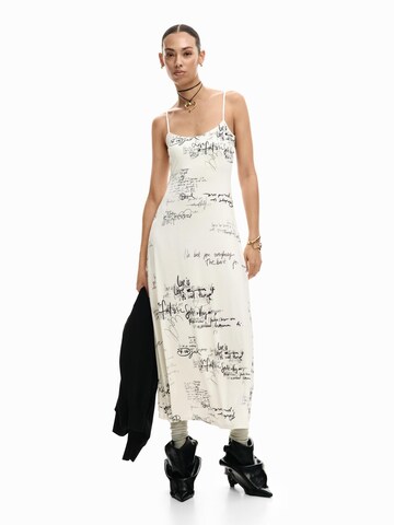 Desigual - Vestido en blanco