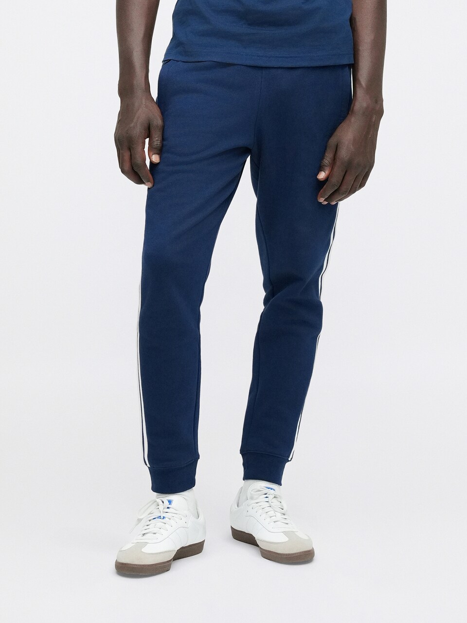 Tapered Pantaloni de la ADIDAS ORIGINALS pe albastru: față
