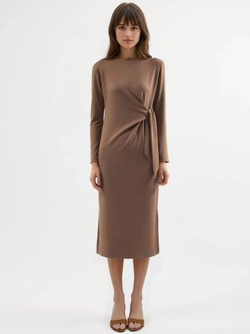 Hiccup Jurk in Beige: voorkant