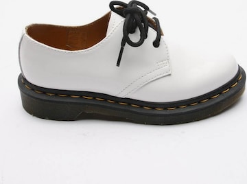 Dr. Martens Flats & Loafers in 36 in White: front