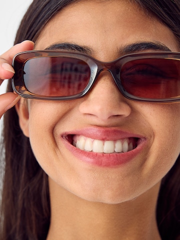 Bershka Sonnenbrille in Braun