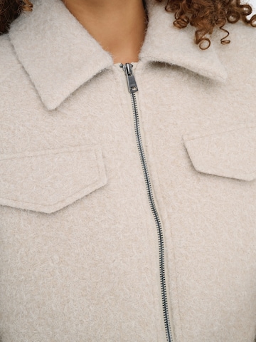 ONLY Between-Season Jacket 'ONLMALO' in Grey