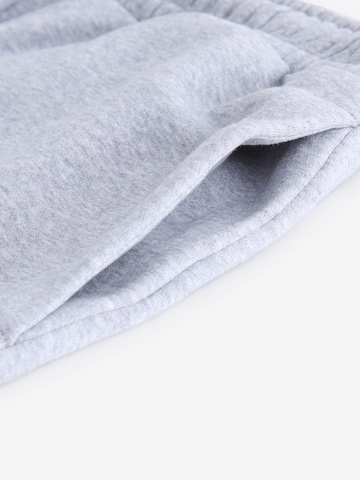 Tapered Pantaloni di Next in grigio