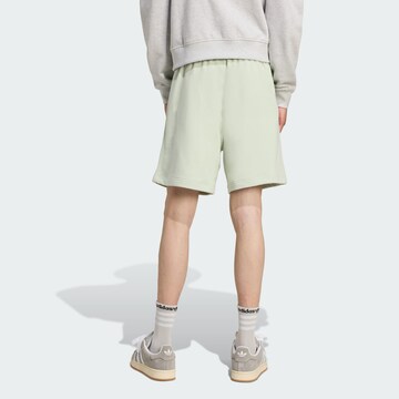 regular Pantaloni 'Premium Essentials' di ADIDAS ORIGINALS in verde