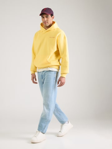 Bluză de molton de la naketano pe galben