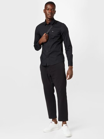 Calvin Klein Slim fit Srajca | črna barva
