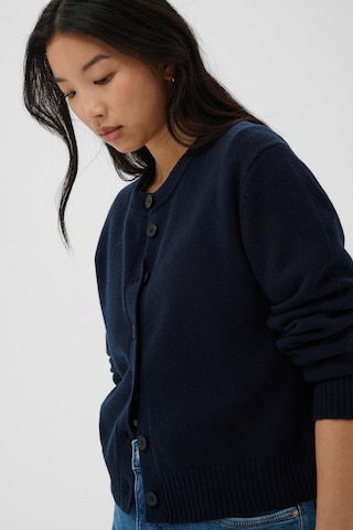 Cardigan Part Two en bleu