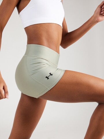 UNDER ARMOUR Skinny Sportshorts in Grün