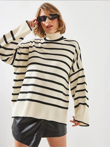 Pullover extra large di Bianco Lucci in beige