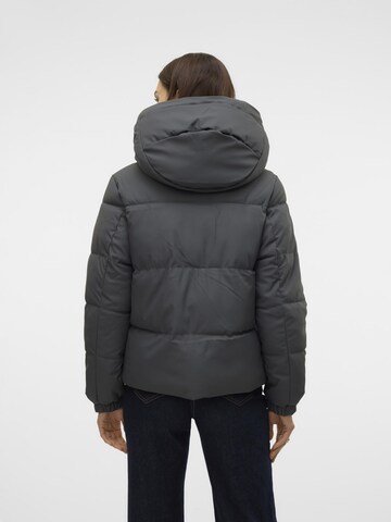 VERO MODA Winterjacke 'GRETAMIA' in Schwarz