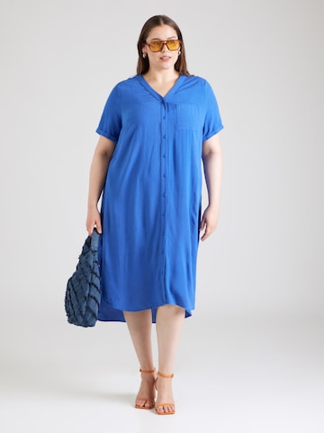 Robe-chemise 'CARMILUNA' ONLY Carmakoma en bleu