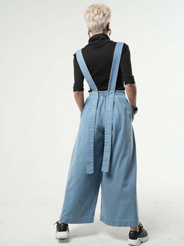 Wide leg Jeans con pettorina di Metamorphoza in blu