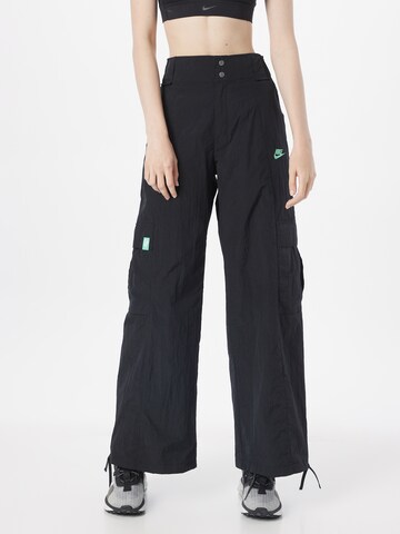 Nike Sportswear Wide Leg Cargobukser i sort: forside