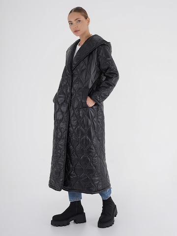 FRESHLIONS Winter Coat in Black: front