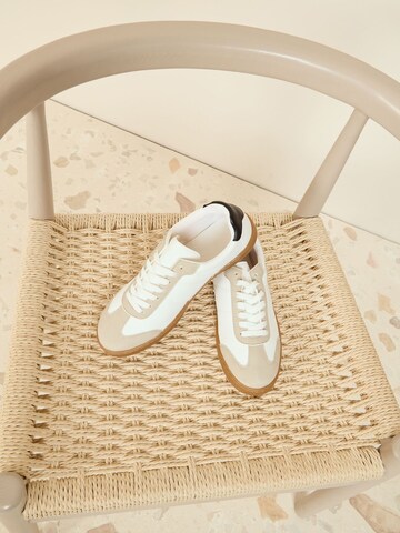 Sneaker low de la Friends Like These pe alb