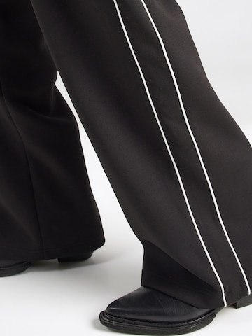 ICHI Wide leg Byxa 'IHKATE' i svart