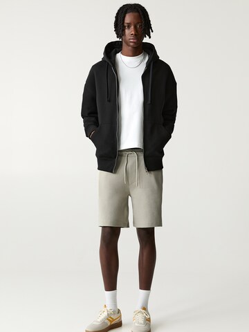 Pull&Bear Regular Housut värissä vihreä