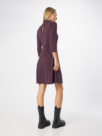 QS - Vestido em roxo