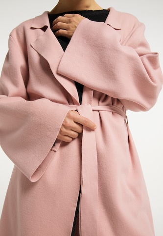 Cappotto in maglia di Usha in rosa