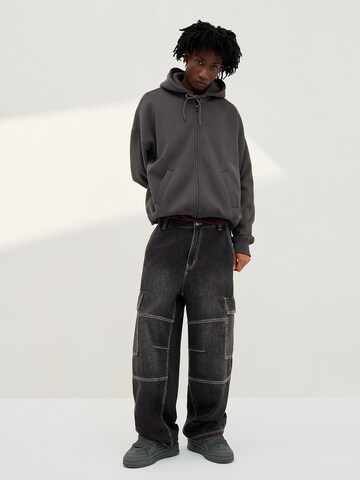 Bershka Baggy Cargo Jeans in Black