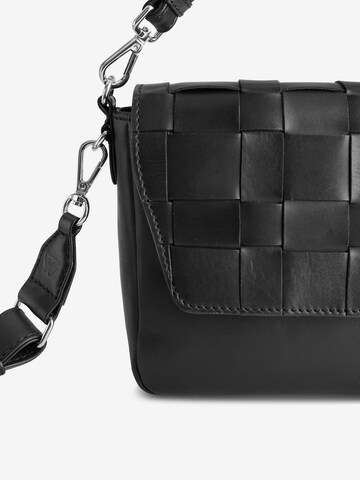 MARKBERG Handtasche 'Neeva' in Schwarz