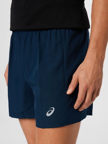 ASICS Loosefit Shorts in Blau