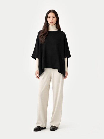 GOBI Cashmere - Jersey 'Women's Boat-Neck Cashmere Poncho' en negro