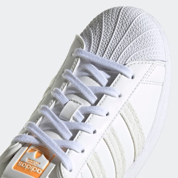 Baskets basses 'Superstar' ADIDAS ORIGINALS en blanc