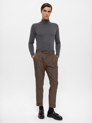 Antioch Tapered Hose in Grau